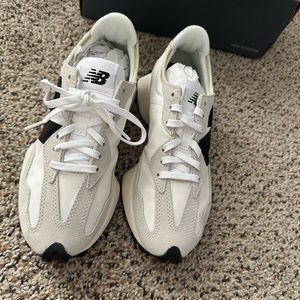 New Balance 327